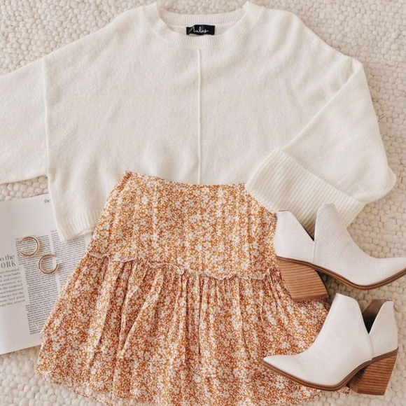 Outfit Mystery Box !! 💛 - Picture 1 of 4